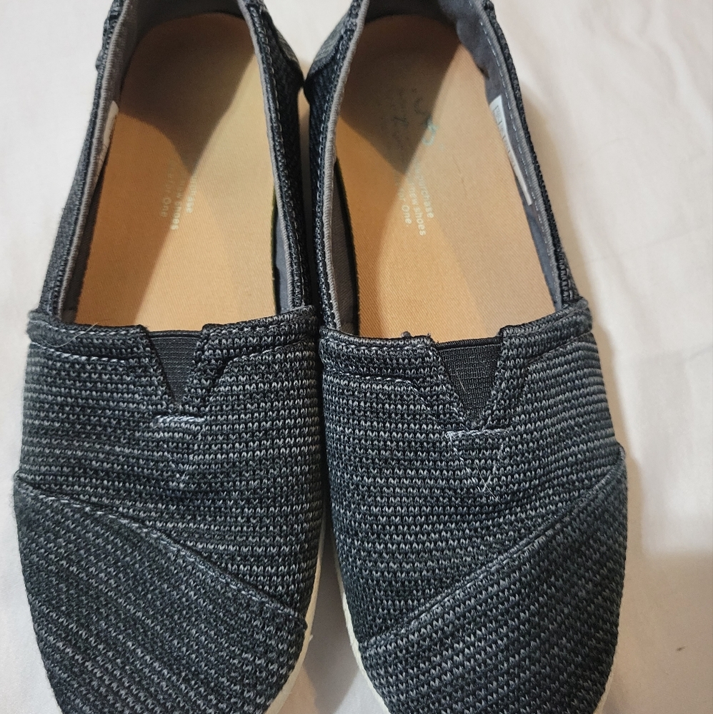 Womens Toms slipons sz 7